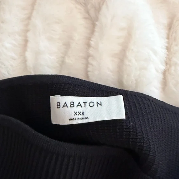 Elegant Black Ribbed Top - Picture 3 of 3